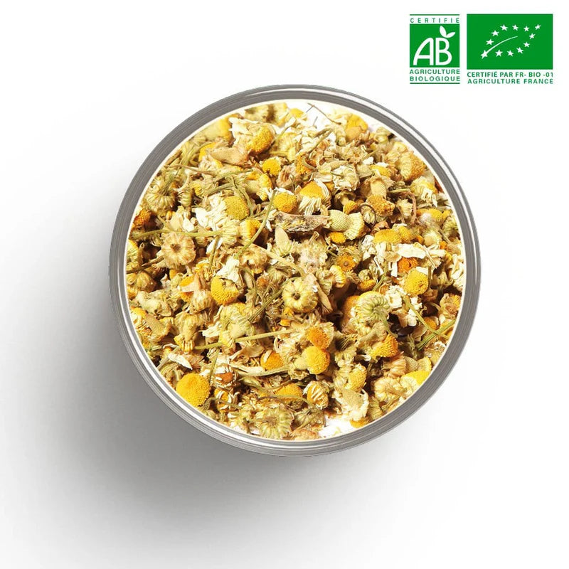 Tasse de tisane camomille bio - relaxation digestive et apaisement naturel soir