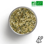 Tasse de tisane digestive bio après repas - fenouil et menthe poivrée anti-ballonnements